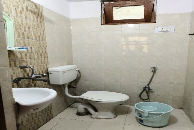 Bathroom, jharoda majra burari 2.5 Bedroom 700 Sq.Ft. Builder Floor In Jharoda Majra Burari Delhi 10061963