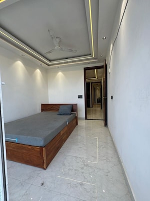 Room in 3 BHK Builder Floor at Palm Residency Chhatarpur, Chattarpur – for Rent