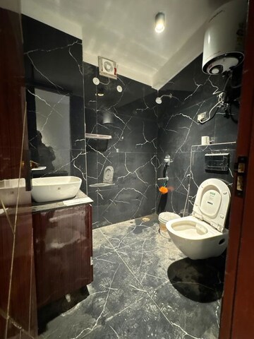 Attached Bathroom in 3 BHK Builder Floor at Palm Residency Chhatarpur, Chattarpur – for Rent