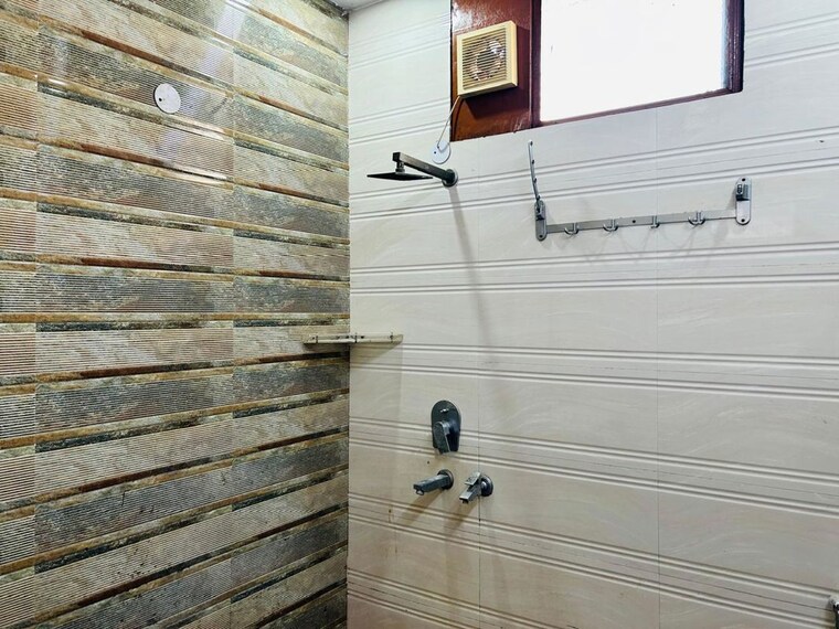 Bathroom, west patel nagar 1 Bedroom 50 Sq.Yd. Builder Floor In West Patel Nagar Delhi 10061964