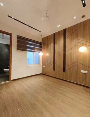 Room in 2 BHK Apartment at DLF Cyber Park, Sector 20 – for Rent