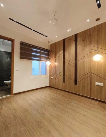 Room in 2 BHK Apartment at DLF Cyber Park, Sector 20 – for Rent