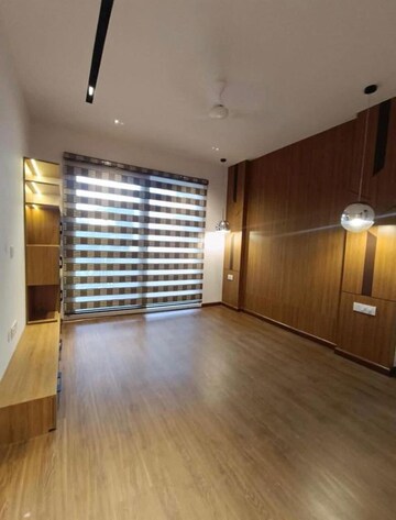 Room in 2 BHK Apartment at DLF Cyber Park, Sector 20 – for Rent