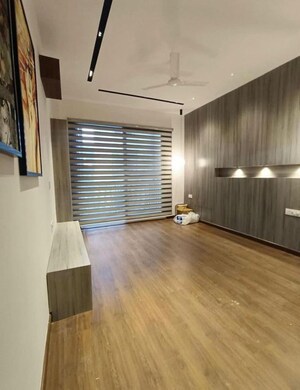 Room in 2 BHK Apartment at DLF Cyber Park, Sector 20 – for Rent