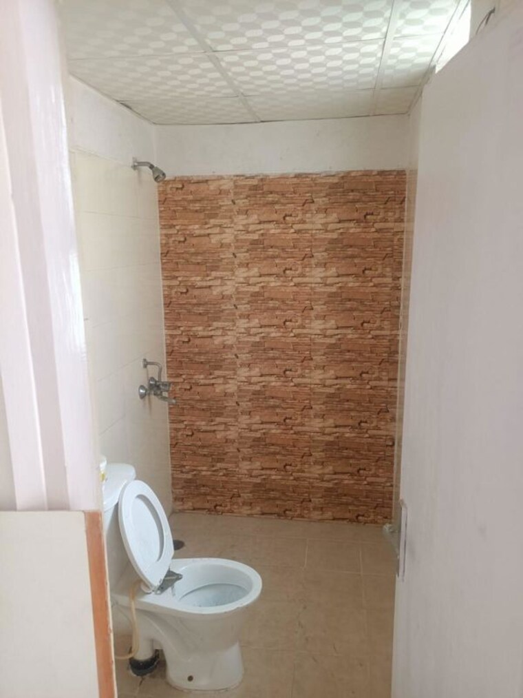 Bathroom, puri-vip-floors 3 Bedroom 1600 Sq.Ft. Builder Floor In Sector 81 Faridabad 10062031