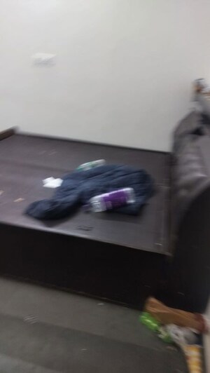 Bedroom in 1.5 BHK Apartment at Katwaria Sarai – for Rent