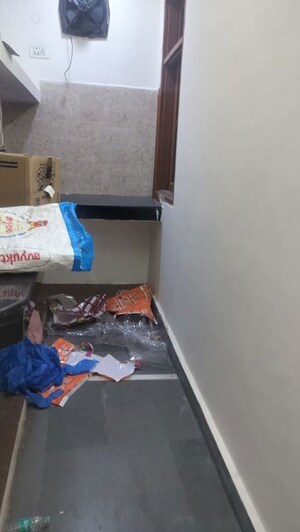 Kitchen in 1.5 BHK Apartment at Katwaria Sarai – for Rent