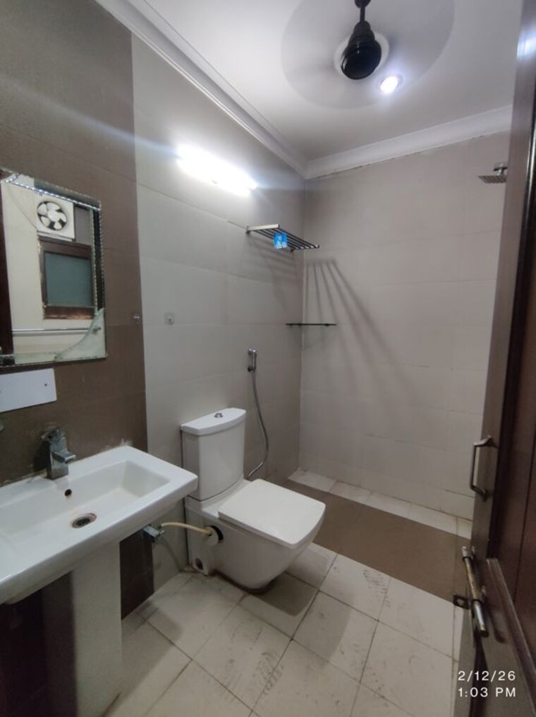 Bathroom, sector 40 3 Bedroom 2600 Sq.Ft. Builder Floor In Sector 40 Gurgaon 10062092