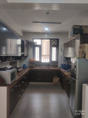 Kitchen in 3 BHK Builder Floor at Sector 40 – for Rent