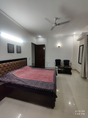 Bedroom in 3 BHK Builder Floor at Sector 40 – for Rent