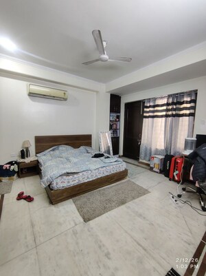 Bedroom in 3 BHK Builder Floor at Sector 40 – for Rent
