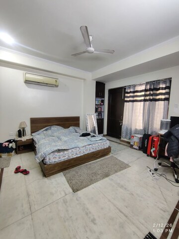 Bedroom in 3 BHK Builder Floor at Sector 40 – for Rent