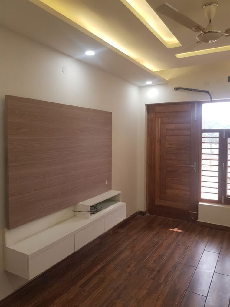 Room, sector 84 3 Bedroom 2250 Sq.Ft. Builder Floor In Sector 84 Faridabad 10062050