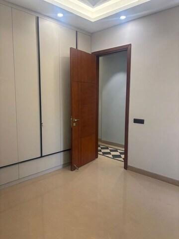 Room in 4 BHK Apartment at Greater Kailash I – for Rent