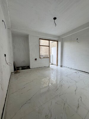 Room in 1 BHK Builder Floor at Chattarpur – for Rent