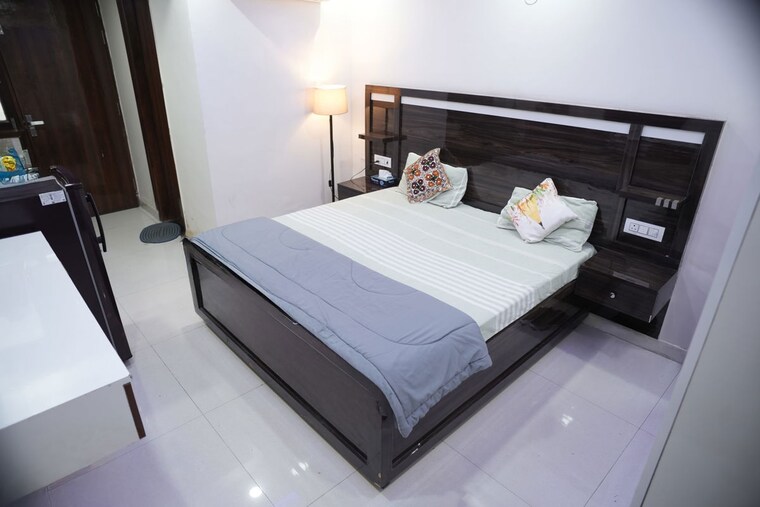 Bedroom, sector 23 Pg For Boys & Girls In Sector 23 10062111