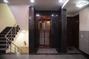 Lift in  Pg at Sector 23 – for Rent
