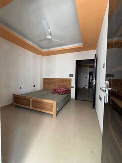 1 BHK + Servant Room Builder Floor For Rent in Chattarpur