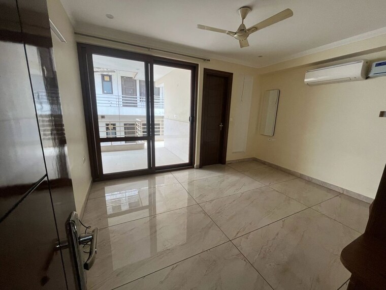 Room, sector 14 3 Bedroom 1800 Sq.Ft. Builder Floor In Sector 14 Gurgaon 10062190