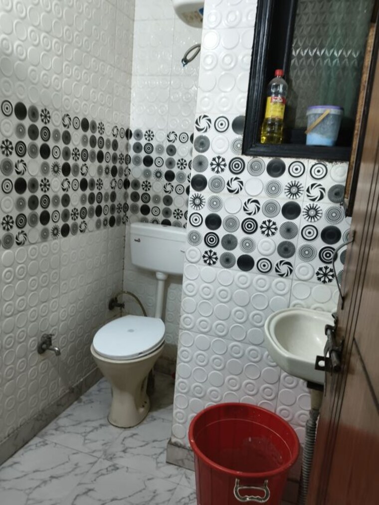 Bathroom, govindpuri 1 Bedroom 500 Sq.Ft. Builder Floor In Govindpuri Delhi 10062195