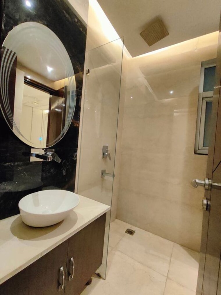 Bathroom, dlf-cyber-park 4 Bedroom 2250 Sq.Ft. Apartment In Sector 20 Gurgaon 10062204