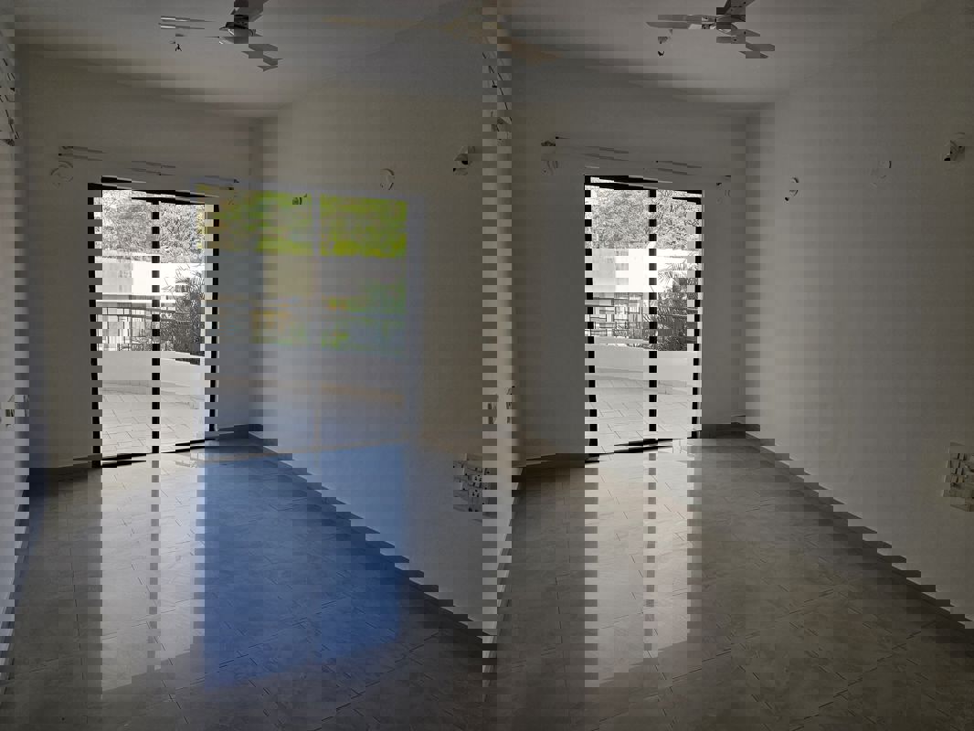 3 BHK 1500 Sq.Ft. Apartment in La Chapelle