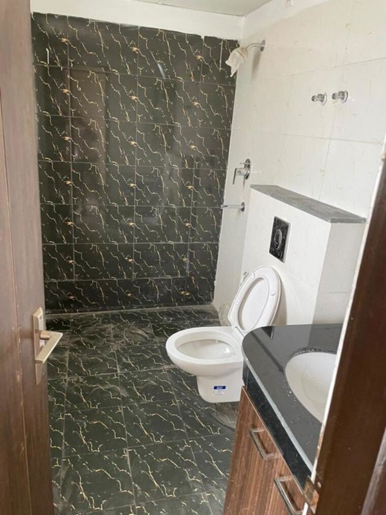 Bathroom, bptp-discovery-park 3 Bedroom 1700 Sq.Ft. Apartment In Sector 80 Faridabad 10062213