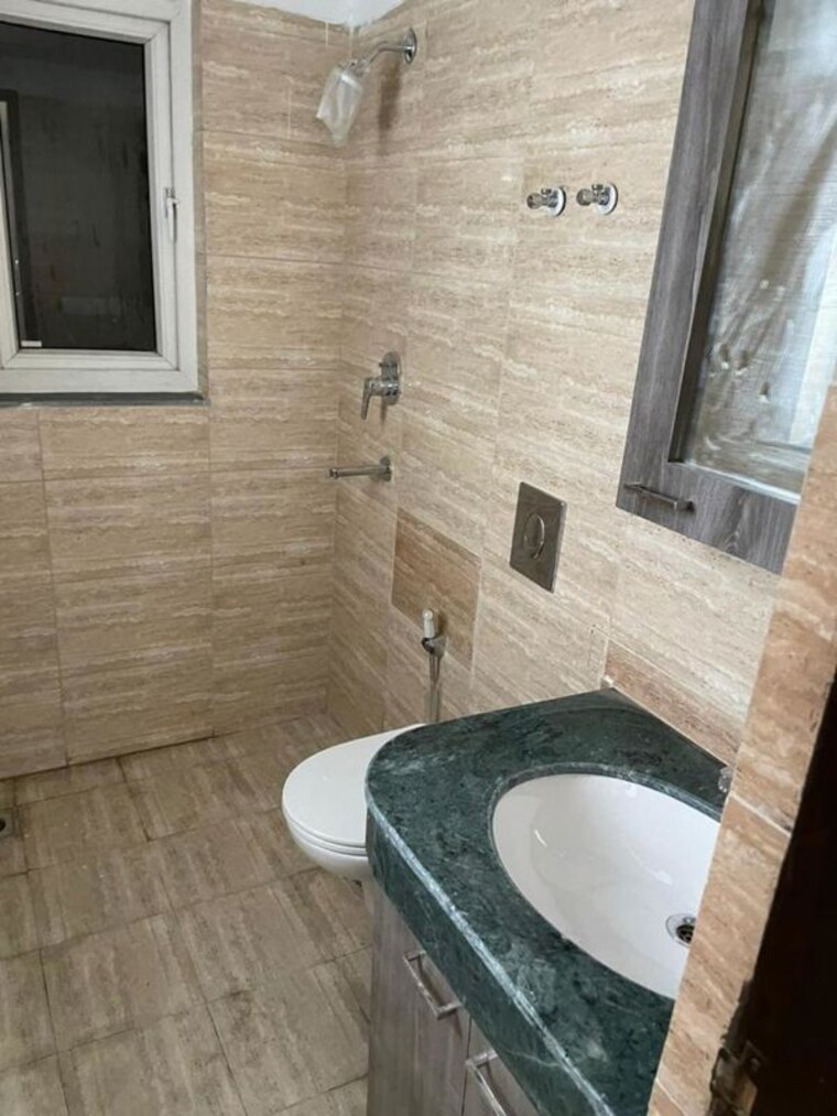 Bathroom, bptp-discovery-park 3 Bedroom 1700 Sq.Ft. Apartment In Sector 80 Faridabad 10062213