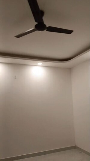Room in 3 BHK Builder Floor at Sector 84 – for Rent