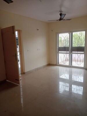 Room in 3 BHK Builder Floor at BPTP Park 81, Sector 81 – for Rent