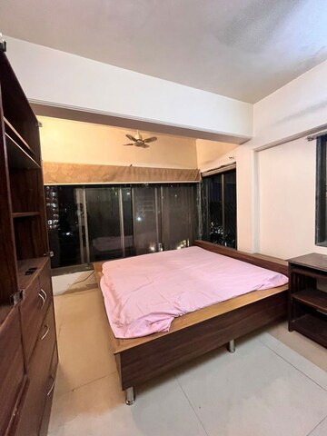 Bedroom in 2 BHK Apartment at Yari Road – for Rent