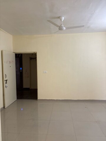 Room in 2.5 BHK Apartment at Pyramid Altia, Sector 70a – for Rent