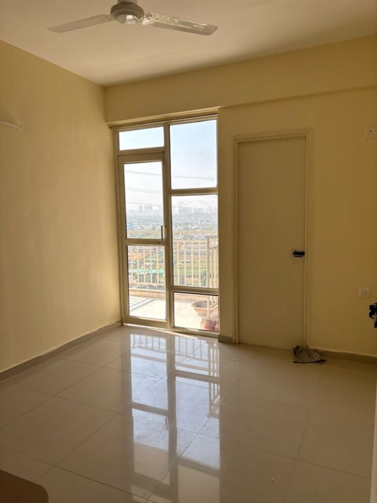 Room, pyramid-altia 2.5 Bedroom 800 Sq.Ft. Apartment In Sector 70a Gurgaon 10062270