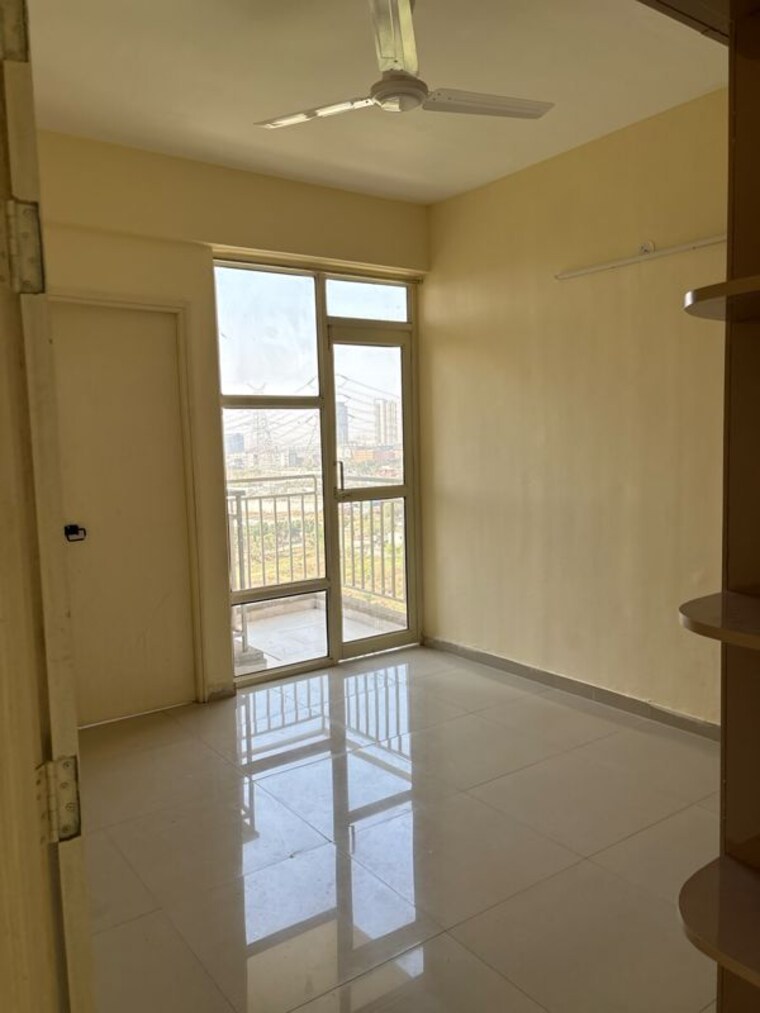 Room, pyramid-altia 2.5 Bedroom 800 Sq.Ft. Apartment In Sector 70a Gurgaon 10062270