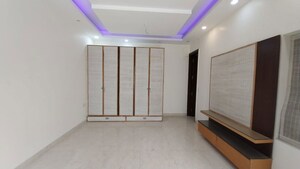 Room in 2 BHK Builder Floor at Golf Links – for Rent