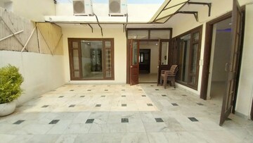 2 BHK Builder Floor For Rent in Golf Links