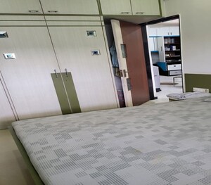 Bedroom in 1.5 BHK Apartment at Dadar East – for Rent