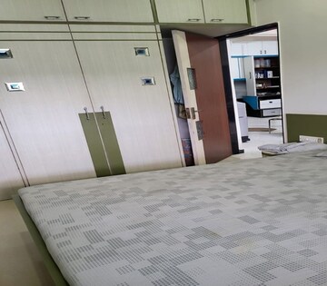 Bedroom in 1.5 BHK Apartment at Dadar East – for Rent