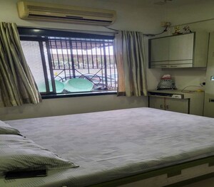 Bedroom in 1.5 BHK Apartment at Dadar East – for Rent