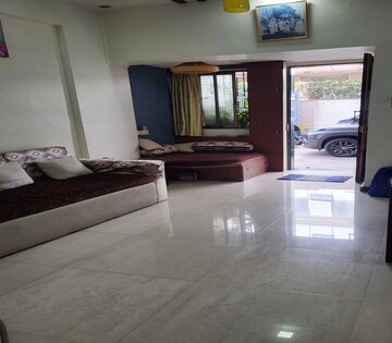 Living Room in 1.5 BHK Apartment at Dadar East – for Rent