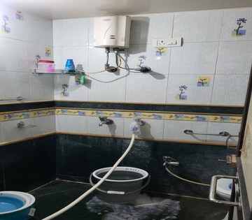 Bathroom in 1.5 BHK Apartment at Dadar East – for Rent
