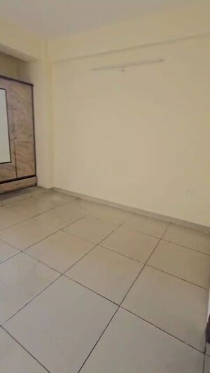 Room in 3 BHK Apartment at Panchsheel Greens II, Sector 16 Greater Noida – for Sale