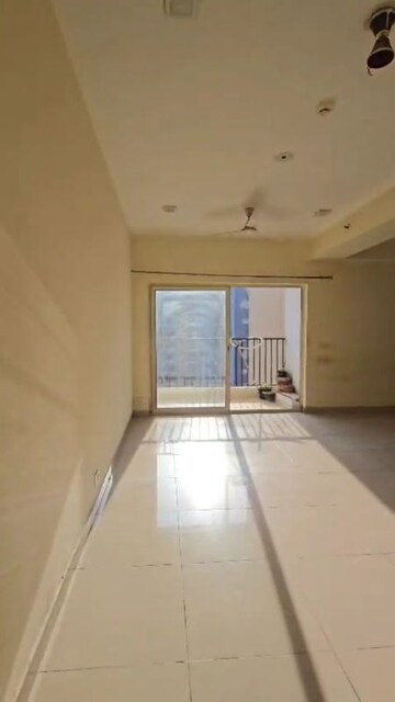 Room in 3 BHK Apartment at Panchsheel Greens II, Sector 16 Greater Noida – for Sale