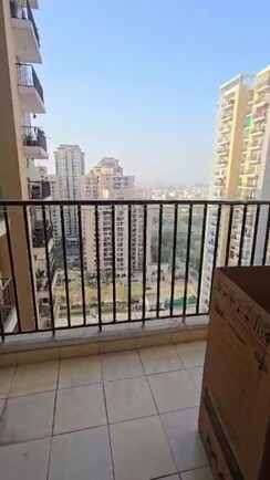 3 BHK + Servant Room Apartment For Sale in Panchsheel Greens II