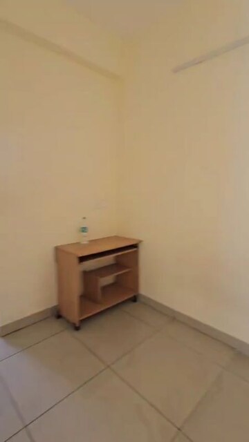 Room in 3 BHK Apartment at Panchsheel Greens II, Sector 16 Greater Noida – for Sale