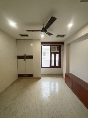 Room in 3 BHK Builder Floor at Sushant Lok 2, Sector 57 – for Sale