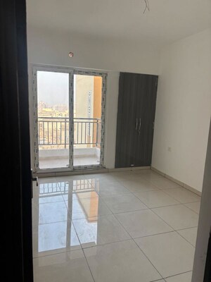 Room in 3 BHK Apartment at Nirala Estate II, Tech Zone 4 Greater Noida – for Rent