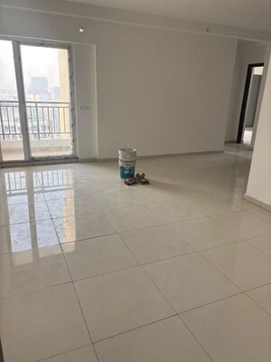 Room in 3 BHK Apartment at Nirala Estate II, Tech Zone 4 Greater Noida – for Rent