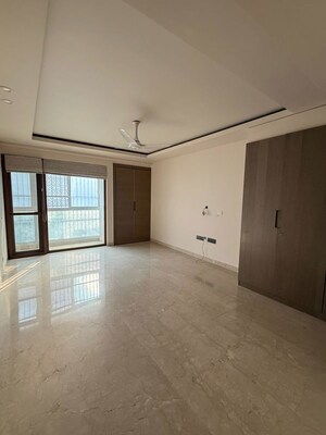 Room in 4 BHK Builder Floor at Safdarjung Enclave – for Rent
