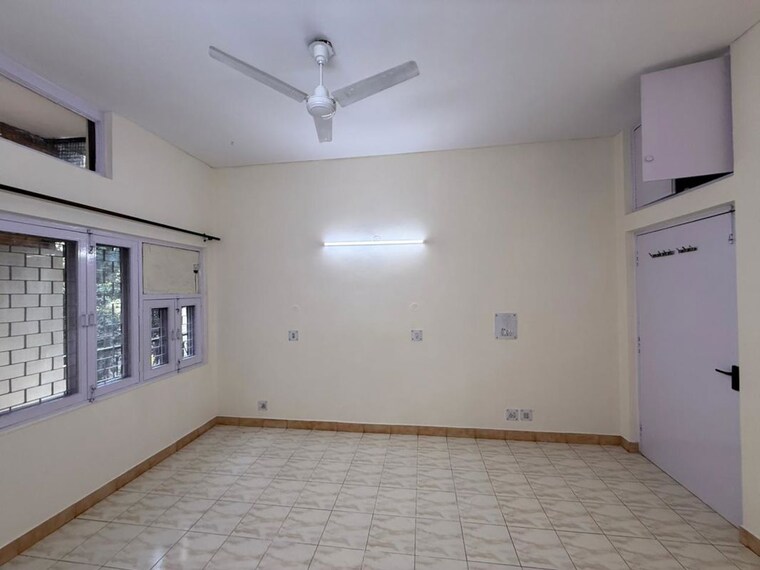 Room, nehru enclave 3 Bedroom 2250 Sq.Ft. Builder Floor In Nehru Enclave Delhi 10059616